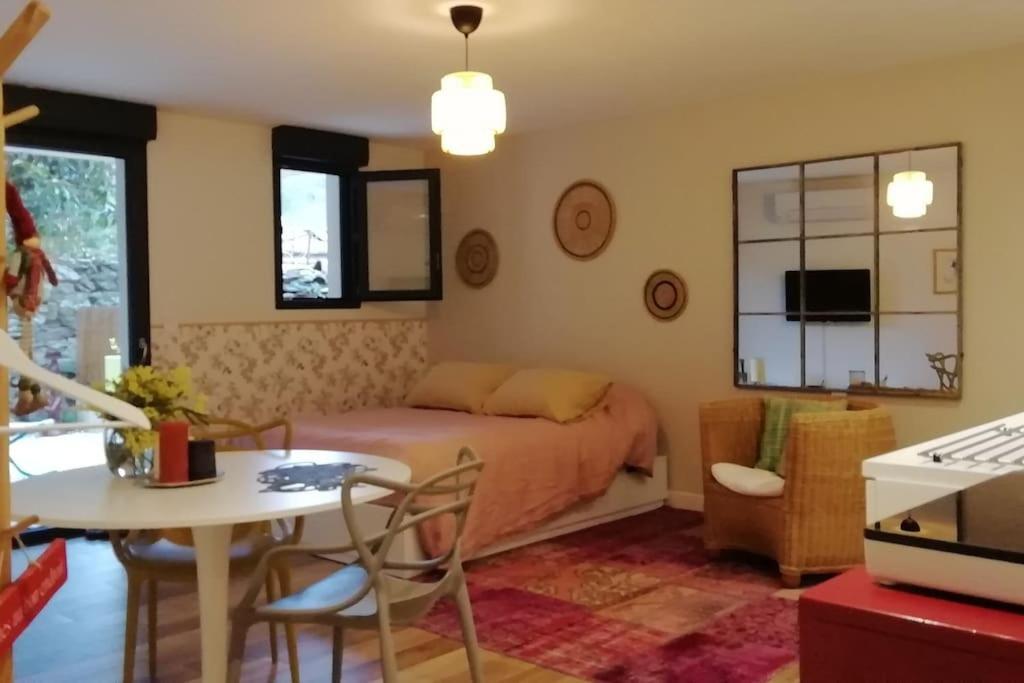 Studio En Rez De Jardin Коллобрьер Экстерьер фото